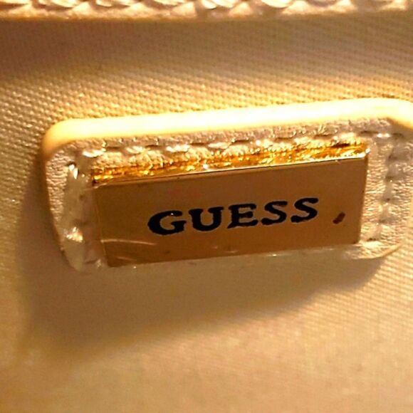 GUESS White Crossbady Bag - Picture 4 of 8